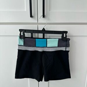 Lululemon Groove short reversible